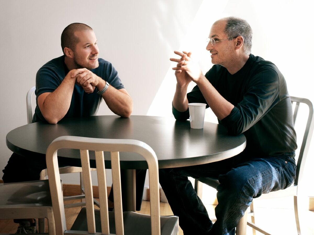 Diez años después de la muerte de Steve Jobs, Jony Ive confía