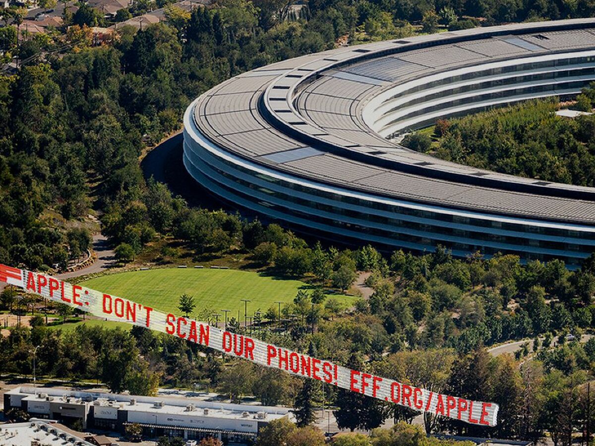Los oponentes al escaneo de iPhone vuelan sobre Apple Park (con mensaje corto)