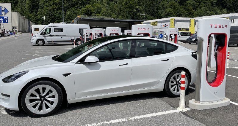 Ilustración: VE: caja completa en Francia para el Tesla Model 3 y para vehículos eléctricos