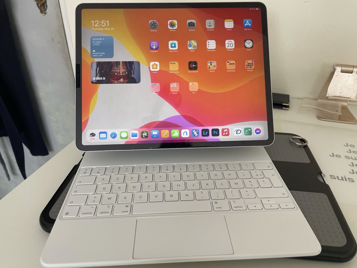 Pequeño unboxing en francés del Magic Keyboard blanco de Apple para iPad Pro 2021 (fotos)