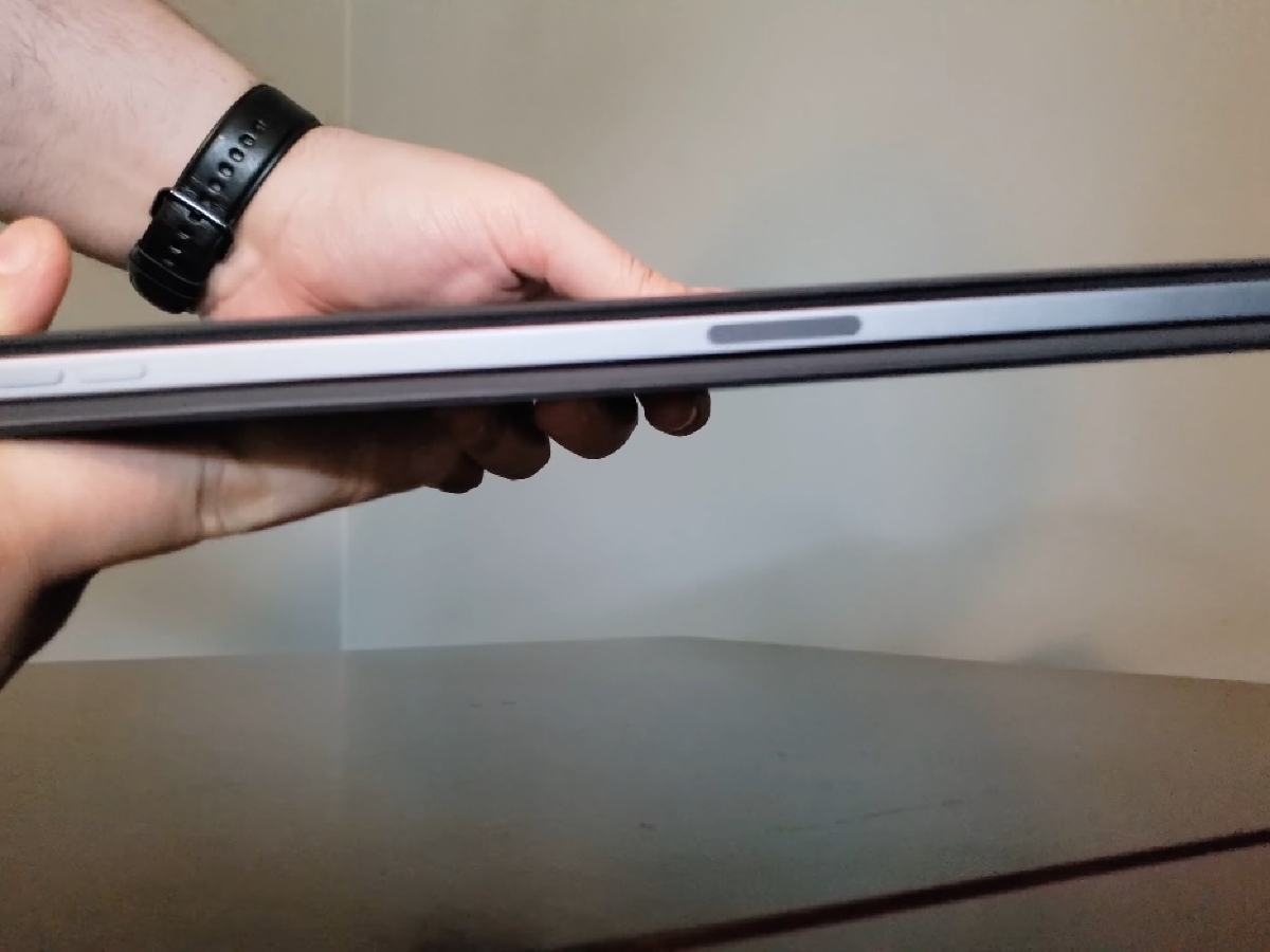 El ajuste entre Magic Keyboard 2020 y iPad Pro M1 12.9"  mostrado en video