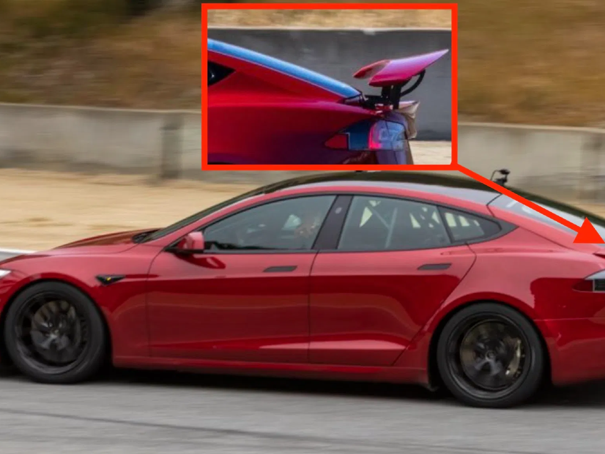 VE: Peugeot por delante de Tesla, juegos en Mach-E, Model S Plaid, Stellantis / Foxconn