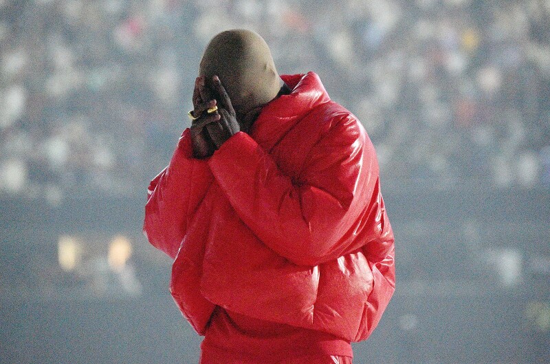 Illustratie: Apple Music: Kanye West knalt in de hitlijsten van 2021