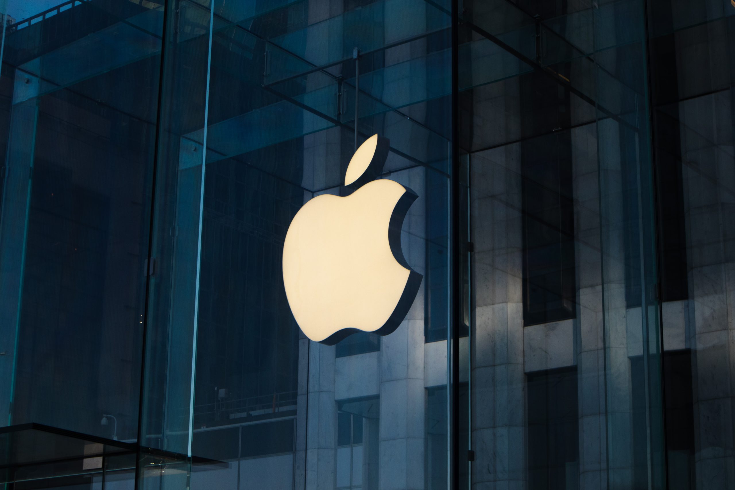 Cinco tiendas de Apple cierran temporalmente en medio de la oleada de COVID-19