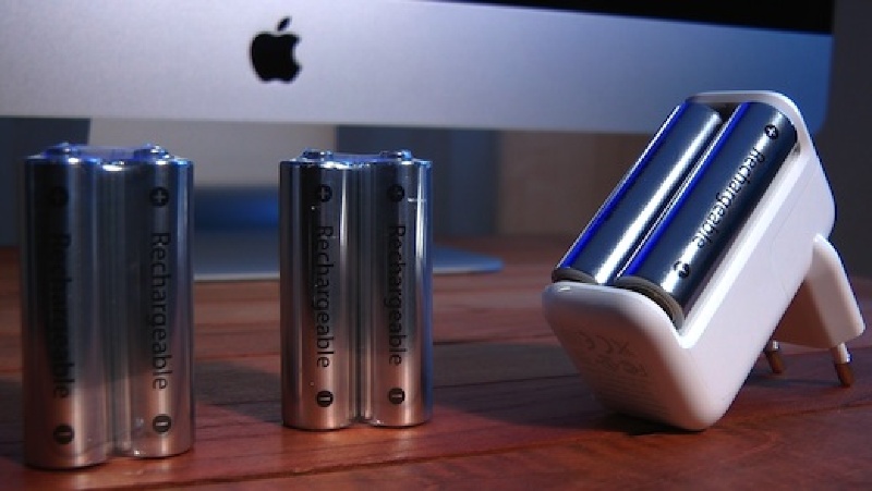 Illustratie: Het beeld van de middag: de batterijlader van Apple is officieel verouderd