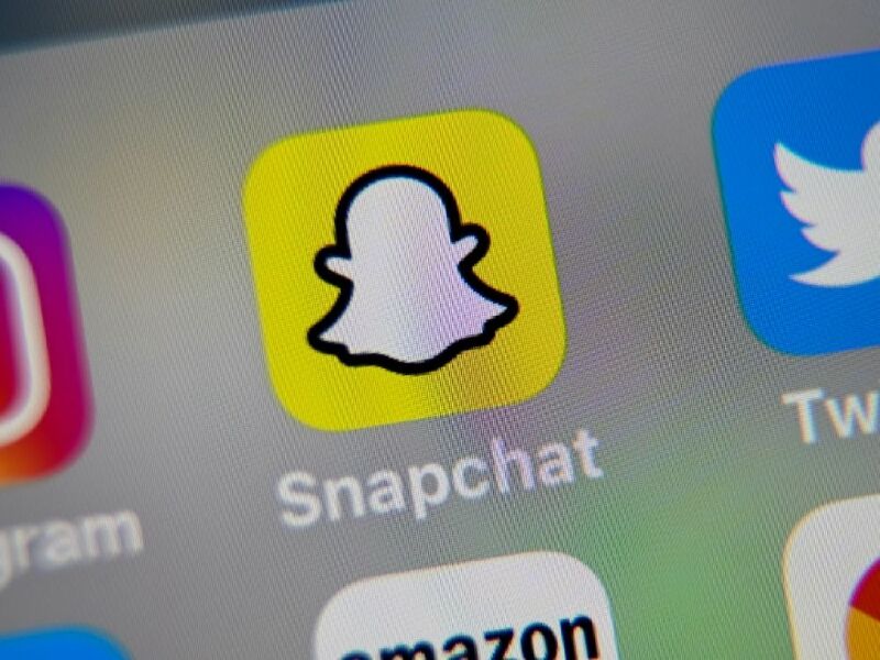 Ilustración: seguimiento de aplicaciones iOS: Snapchat atacado  en juicio por sus accionistas por haber minimizado y oacute;  el impacto