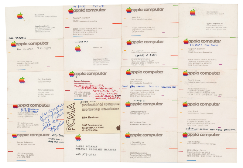 Illustratie: Steve Jobs: een nieuwe lading persoonlijke spullen te koop (jassen, kaarten...)