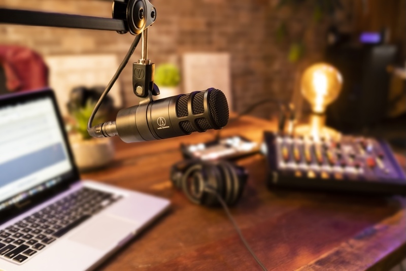 Ilustración: Un micrófono XLR pensado;  para podcasters en Audio-Technica