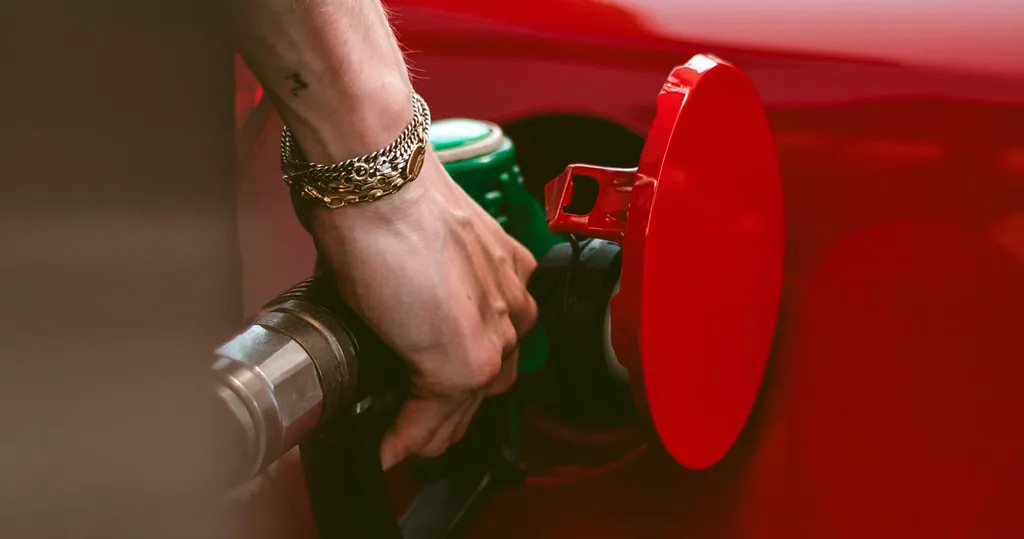 Llenar combustible en el coche