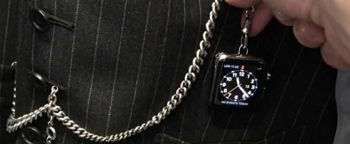 Tom Ford usa Apple Watch como reloj de bolsillo