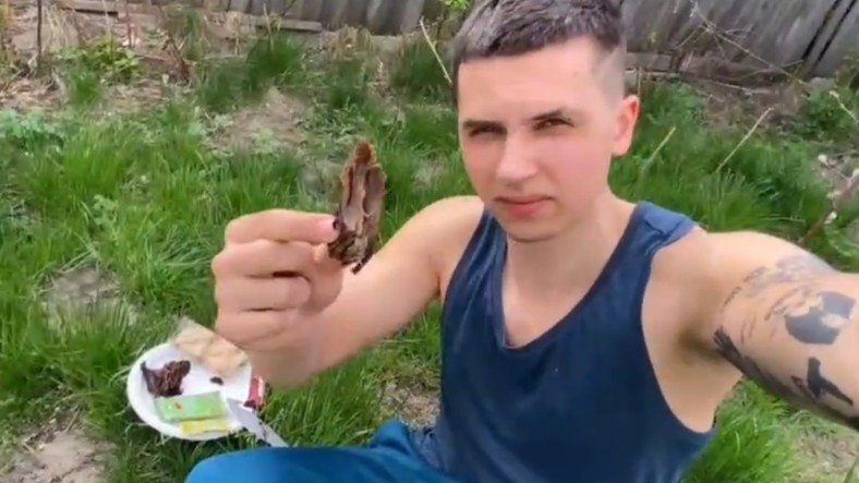 Ukraynalı YouTuber'ın Ölen Rus Askerlerini Pişirip Yediğini İddia Ettiği Video İnfial Yarattı [18+ Video]