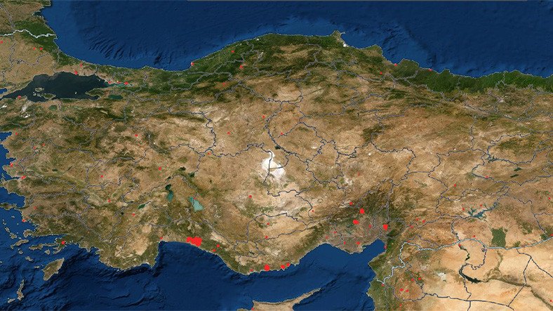 Imágenes de satélite de incendios en Adana, Mersin y Antalya