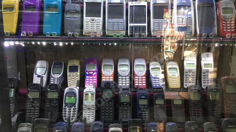 Un anuncio que vende 1089 teléfonos antiguos en sahibinden.com