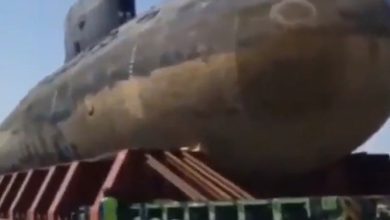 İran’da Karayoluyla 72 Metrelik Denizaltı Çekildi (Video)