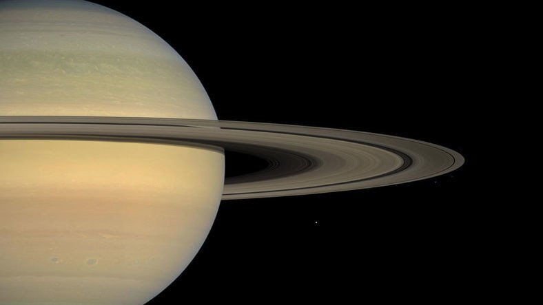 Científico de la NASA califica los emojis de Saturno