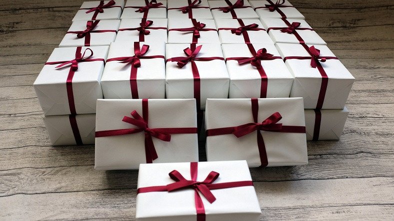 Video viral que revela el secreto para envolver regalos hermosos