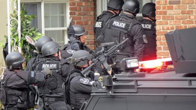 Los equipos SWAT asaltan la casa del niño de 16 años