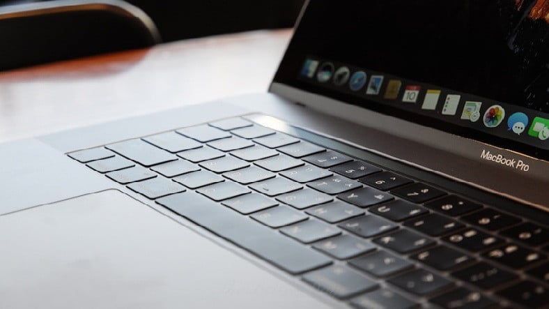 iFixit prueba los dados de teclado de Apple