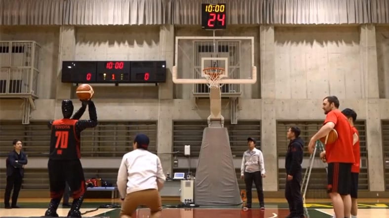 Toyota, Bir Basketbolcudan Daha İyi Atışlar Yapan Robot Geliştirdi (Video)