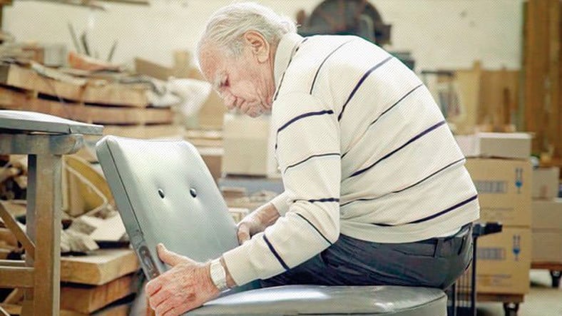 Turk, de 90 años, renueva el procedimiento de registro de eBay