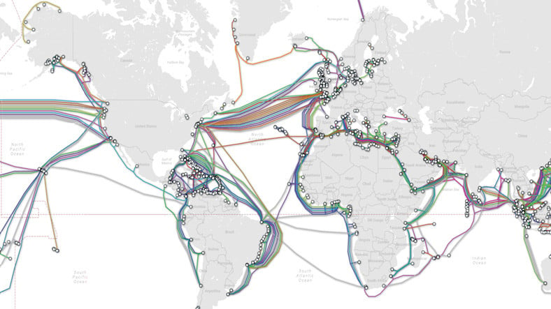 Mapa que muestra los cables de Internet submarinos