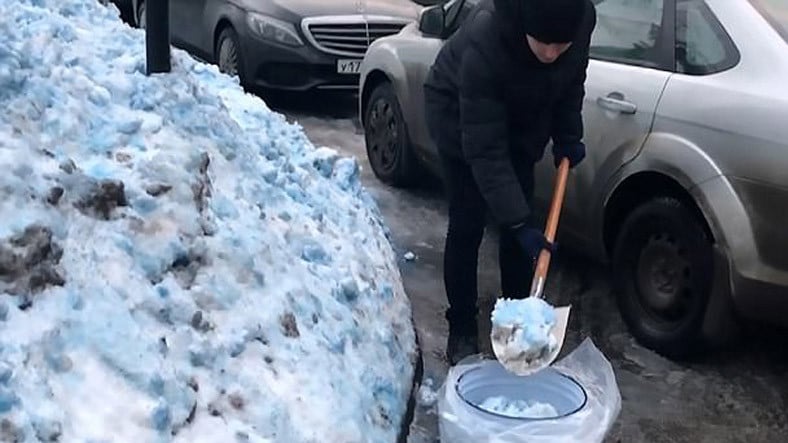 Nieve azul en Rusia crea pánico