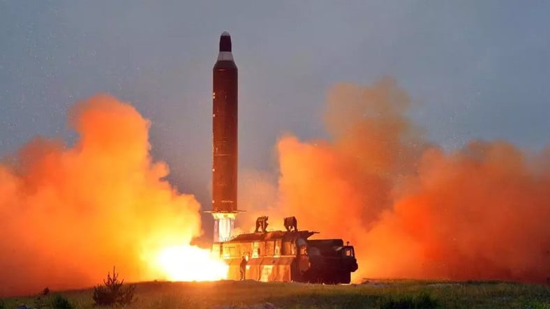 ¡Corea del Norte probó un misil con alcance que llega a las fronteras de EE. UU.!