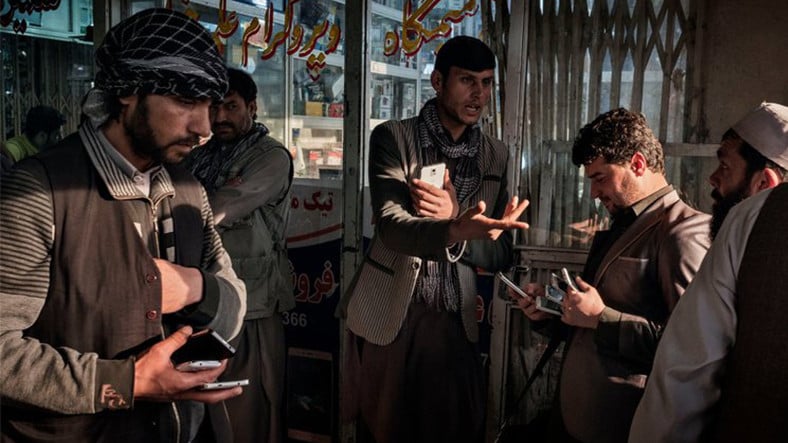 WhatsApp y Telegram prohibidos en Afganistán