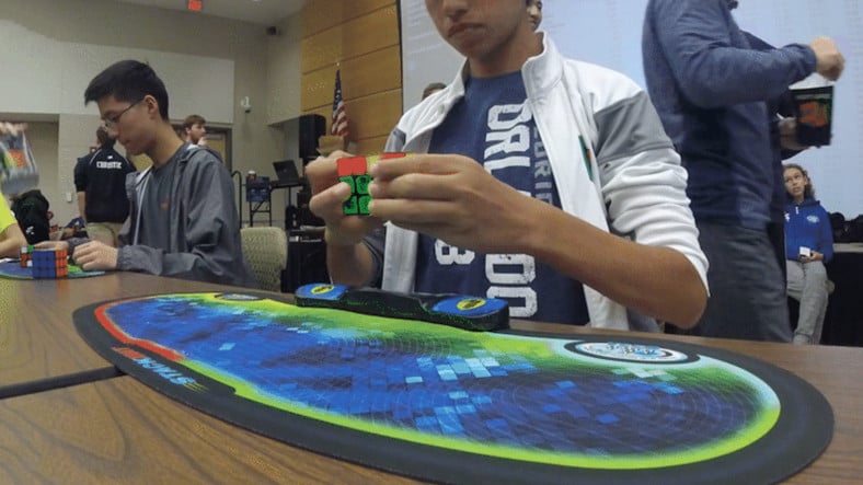 15 Yaşındaki Çocuk, Rubik Küp Çözmede Yeni Dünya Rekorunun Sahibi Oldu!