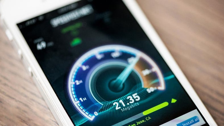 Corporación estadounidense anuncia velocidad estándar de descarga de datos móviles