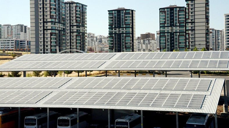 ¡Inaugurada la primera estación de autobuses con energía solar de Turquía en Diyarbakir!