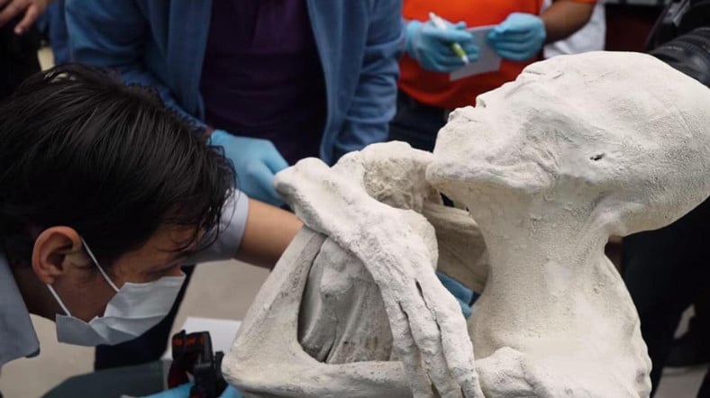 ¡Una supuesta momia extraterrestre encontrada en Perú!