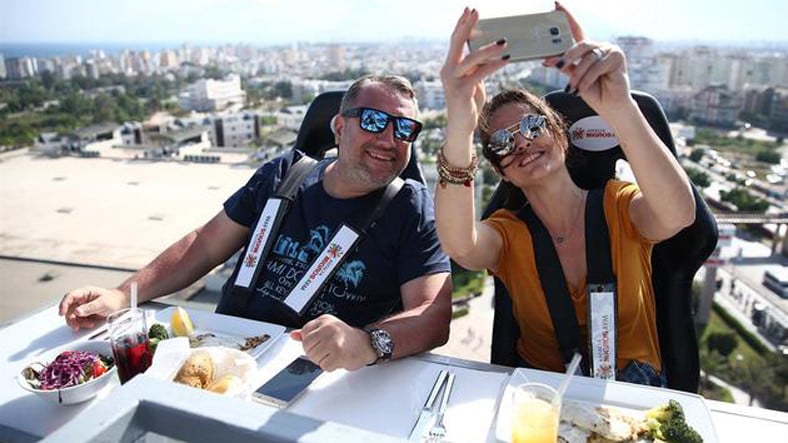 Evento de cena a una altura de 60 metros en Antalya