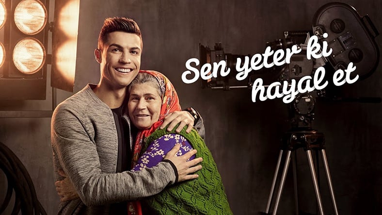 Ümmiye Koçak’tan Cristiano Ronaldo’lu Türk Telekom Reklamı!