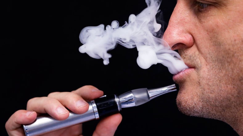 Araştırmacılardan Açıklama: İçecekseniz Bari Elektronik Sigara İçin